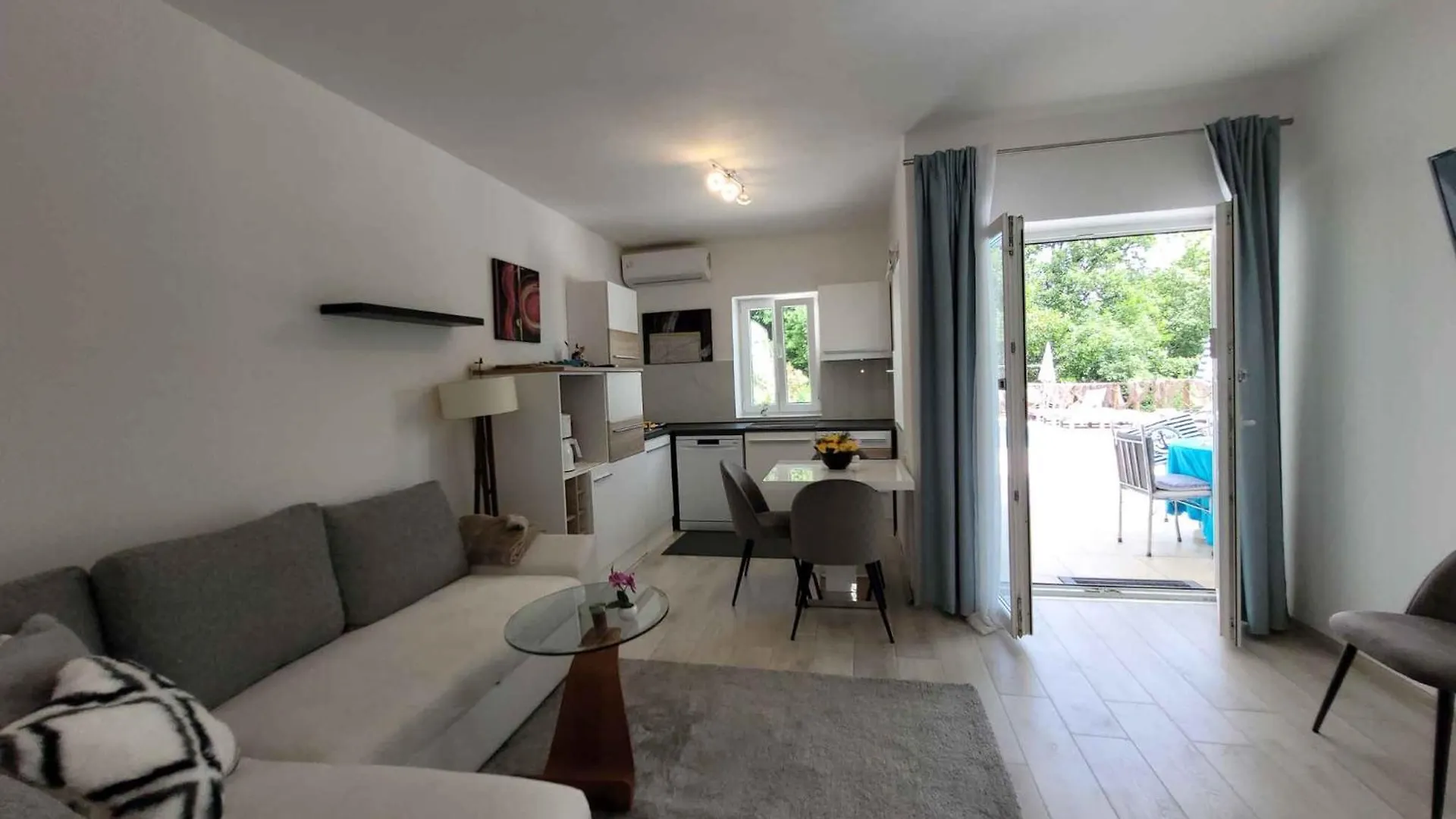 Apartment In Liganj 35613 Lovran